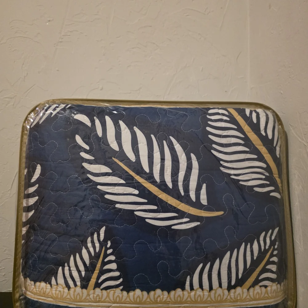 Leaf Pattern King Bedding Set - 24 Pieces - Picture 4 of 4